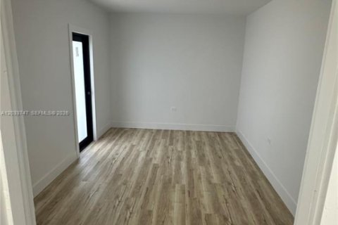 Снять в аренду виллу или дом в Майами, Флорида 3 спальни, 108.14м2, № 2078027 - фото 14