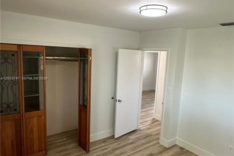 Снять в аренду виллу или дом в Майами, Флорида 3 спальни, 108.14м2, № 2078027 - фото 10