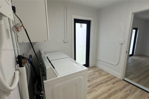 Снять в аренду виллу или дом в Майами, Флорида 3 спальни, 108.14м2, № 2078027 - фото 13