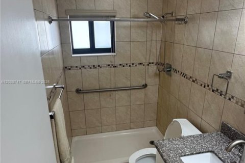Снять в аренду виллу или дом в Майами, Флорида 3 спальни, 108.14м2, № 2078027 - фото 12