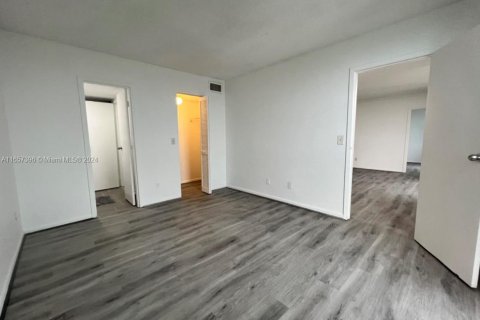 Купить кондоминиум в Норт-Майами, Флорида 2 спальни, 97.55м2, № 1958454 - фото 24