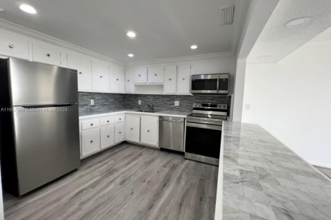 Купить кондоминиум в Норт-Майами, Флорида 2 спальни, 97.55м2, № 1958454 - фото 4