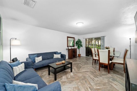 Townhouse in Riverview, Florida 2 bedrooms, 142.33 sq.m. № 1806708 - photo 8