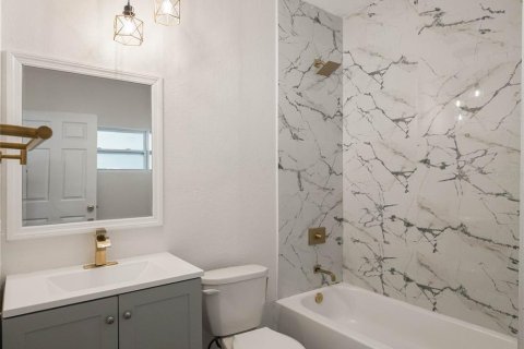 House in Leesburg, Florida 3 bedrooms, 166.2 sq.m. № 1832052 - photo 4