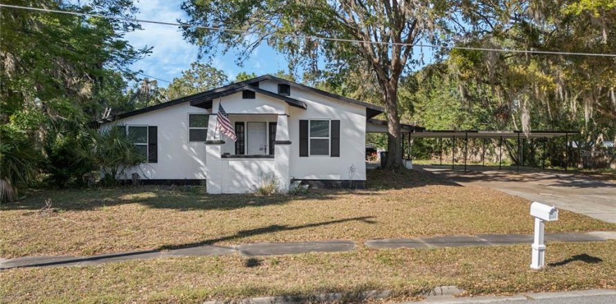House in Leesburg, Florida 3 bedrooms, 166.2 sq.m. № 1832052