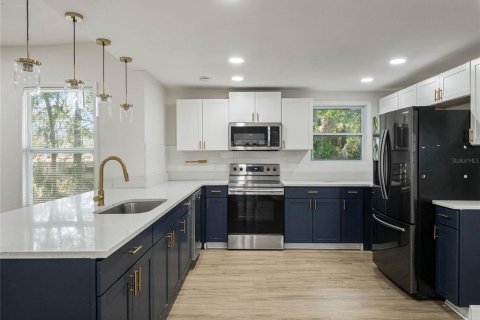 House in Leesburg, Florida 3 bedrooms, 166.2 sq.m. № 1832052 - photo 25