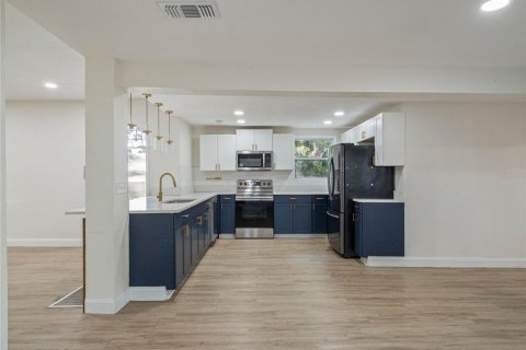 House in Leesburg, Florida 3 bedrooms, 166.2 sq.m. № 1832052 - photo 24