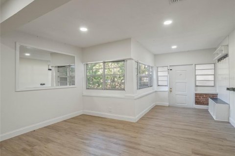 House in Leesburg, Florida 3 bedrooms, 166.2 sq.m. № 1832052 - photo 15