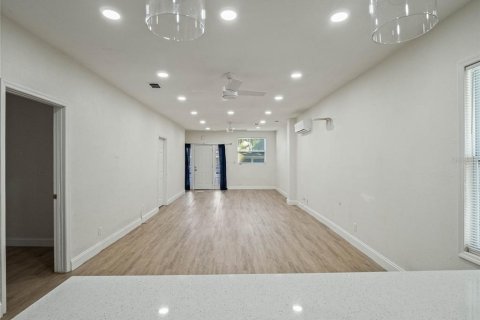 House in Leesburg, Florida 3 bedrooms, 166.2 sq.m. № 1832052 - photo 18