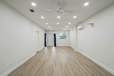 House in Leesburg, Florida 3 bedrooms, 166.2 sq.m. № 1832052 - photo 17