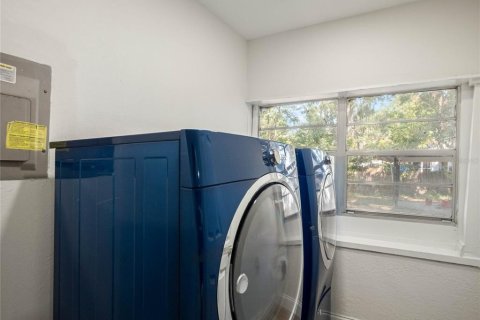 House in Leesburg, Florida 3 bedrooms, 166.2 sq.m. № 1832052 - photo 8