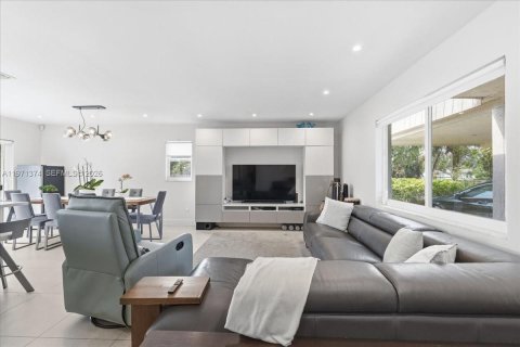 Casa en South Miami, Florida 3 dormitorios, 115.66 m2 № 2032149