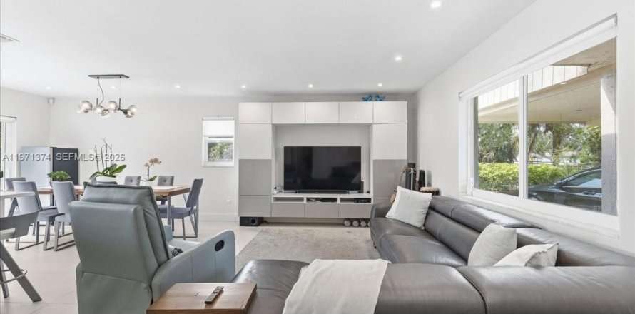 Casa en South Miami, Florida 3 dormitorios, 115.66 m2 № 2032149