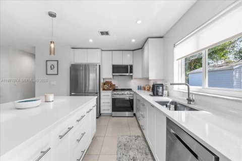 Casa en venta en South Miami, Florida, 3 dormitorios, 115.66 m2 № 2032149 - foto 7