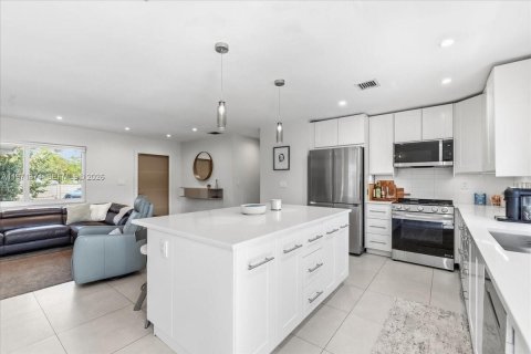 Casa en venta en South Miami, Florida, 3 dormitorios, 115.66 m2 № 2032149 - foto 6