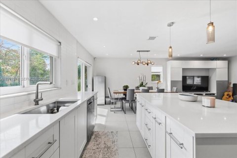 Casa en venta en South Miami, Florida, 3 dormitorios, 115.66 m2 № 2032149 - foto 5