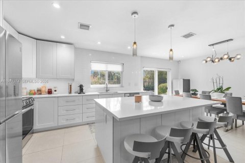 Casa en venta en South Miami, Florida, 3 dormitorios, 115.66 m2 № 2032149 - foto 2