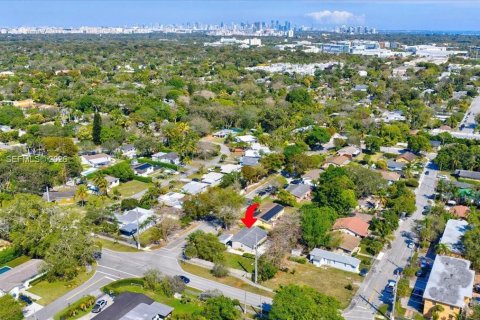 Casa en venta en South Miami, Florida, 3 dormitorios, 115.66 m2 № 2032149 - foto 27