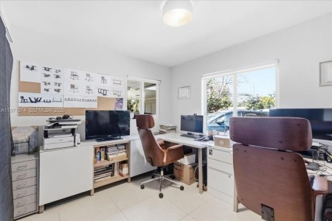 Casa en venta en South Miami, Florida, 3 dormitorios, 115.66 m2 № 2032149 - foto 14