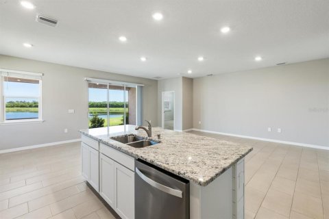 House in Sarasota, Florida 4 bedrooms, 189.99 sq.m. № 1608337 - photo 10