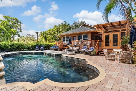House in Palm Harbor, Florida 4 bedrooms, 409.7 sq.m. № 2318583 - photo 4