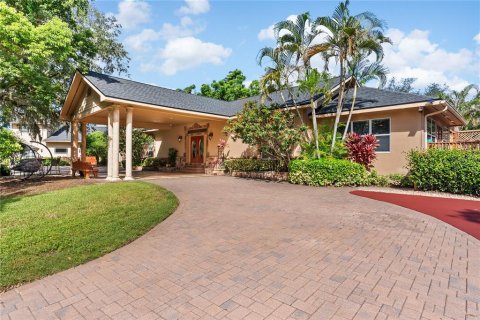 House in Palm Harbor, Florida 4 bedrooms, 409.7 sq.m. № 2318583 - photo 2