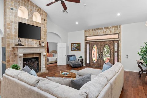 House in Palm Harbor, Florida 4 bedrooms, 409.7 sq.m. № 2318583 - photo 14