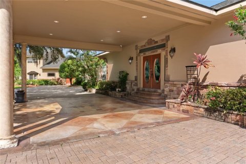 House in Palm Harbor, Florida 4 bedrooms, 409.7 sq.m. № 2318583 - photo 10