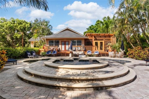 House in Palm Harbor, Florida 4 bedrooms, 409.7 sq.m. № 2318583 - photo 6