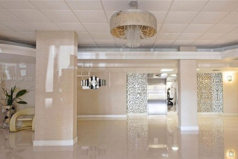 Купить кондоминиум в Халландейл-Бич, Флорида 2 спальни, 126.35м2, № 1729669 - фото 4