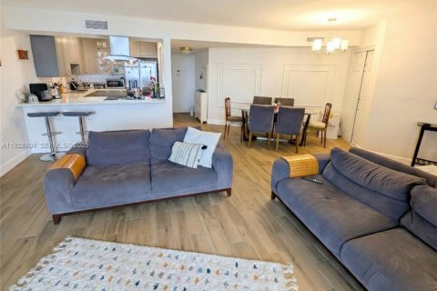 Снять в аренду кондоминиум в Майами, Флорида 2 спальни, 116.78м2, № 1987221 - фото 3