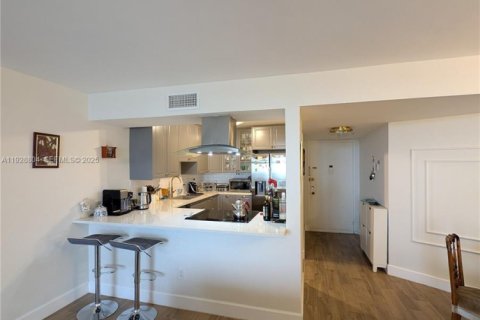 Снять в аренду кондоминиум в Майами, Флорида 2 спальни, 116.78м2, № 1987221 - фото 6