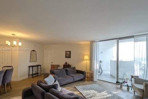 Снять в аренду кондоминиум в Майами, Флорида 2 спальни, 116.78м2, № 1987221 - фото 4