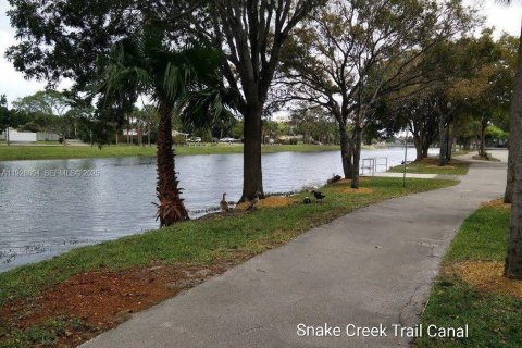 Снять в аренду кондоминиум в Майами, Флорида 2 спальни, 116.78м2, № 1987221 - фото 9