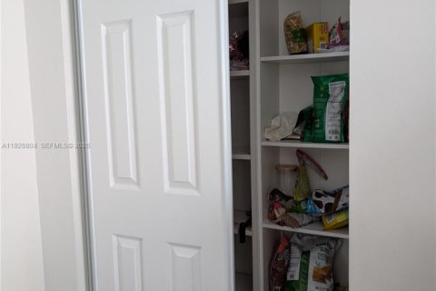 Снять в аренду кондоминиум в Майами, Флорида 2 спальни, 116.78м2, № 1987221 - фото 10