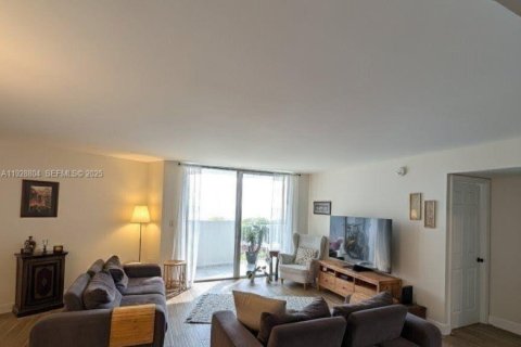 Снять в аренду кондоминиум в Майами, Флорида 2 спальни, 116.78м2, № 1987221 - фото 2