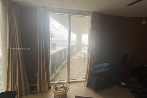 Condo in Hallandale Beach, Florida, 2 bedrooms  № 1689066 - photo 6