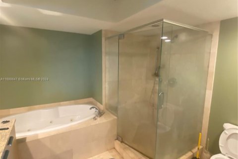 Condo in Hallandale Beach, Florida, 2 bedrooms  № 1689066 - photo 9