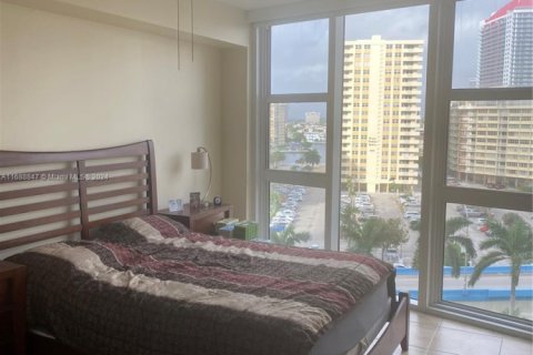 Condo in Hallandale Beach, Florida, 2 bedrooms  № 1689066 - photo 7