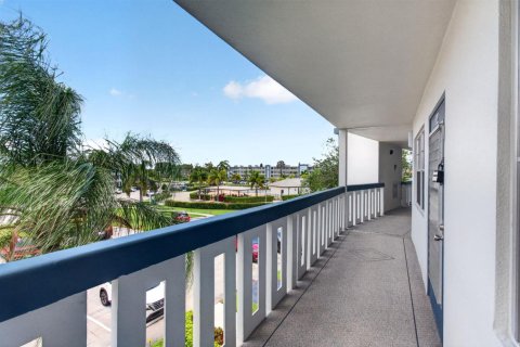 Condo in Boca Raton, Florida, 2 bedrooms  № 2259629 - photo 12