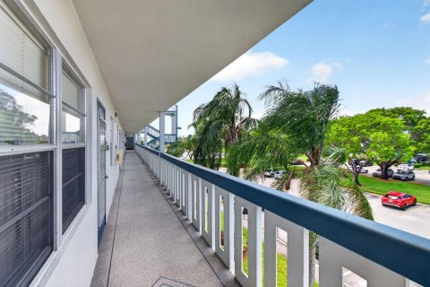 Condo in Boca Raton, Florida, 2 bedrooms  № 2259629 - photo 9