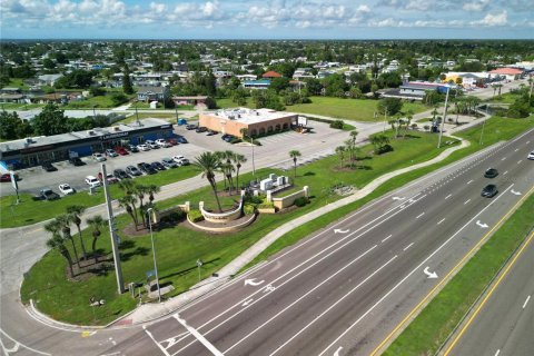 Immobilier commercial à vendre à Port Charlotte, Floride: 536.6 m2 № 2411416 - photo 3