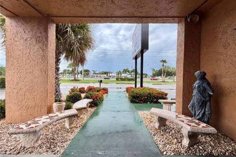 Immobilier commercial à vendre à Port Charlotte, Floride: 536.6 m2 № 2411416 - photo 20