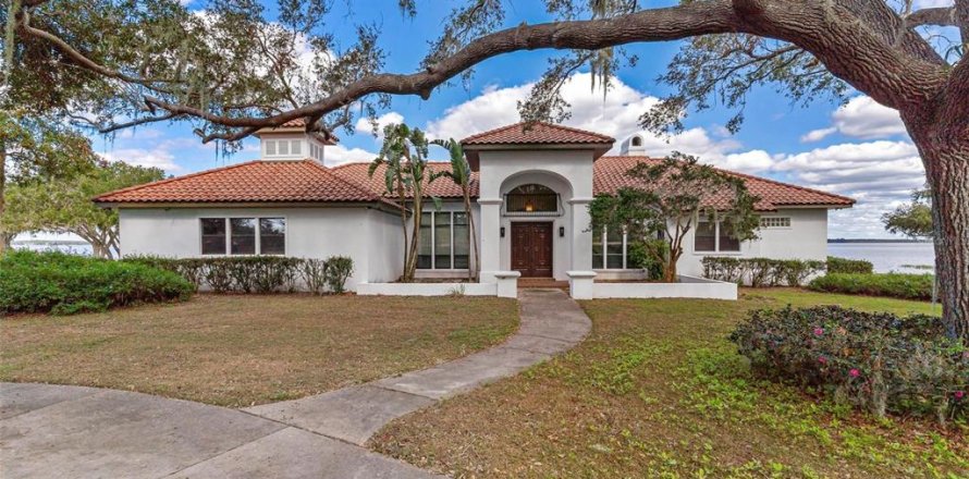 House in Leesburg, Florida 3 bedrooms, 315.87 sq.m. № 2115584