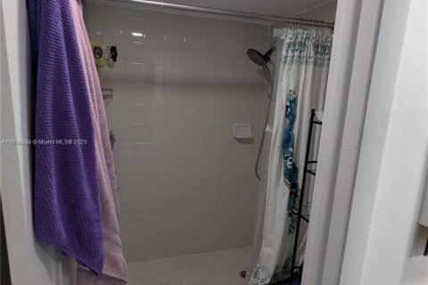 Condo in Margate, Florida, 2 bedrooms  № 1941556 - photo 26