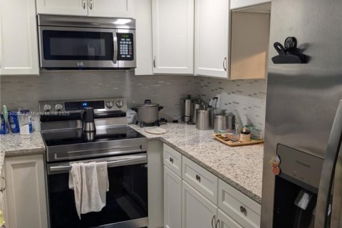 Condo in Margate, Florida, 2 bedrooms  № 1941556 - photo 5