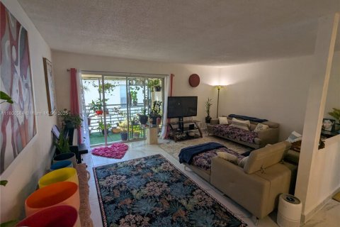 Condo in Margate, Florida, 2 bedrooms  № 1941556 - photo 8