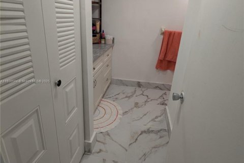 Condo in Margate, Florida, 2 bedrooms  № 1941556 - photo 16