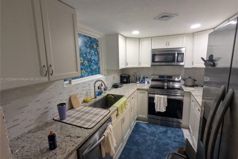 Condo in Margate, Florida, 2 bedrooms  № 1941556 - photo 30