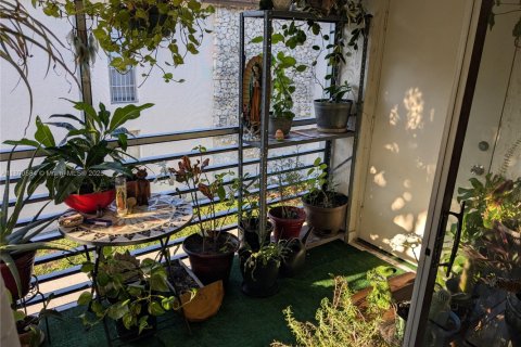 Condo in Margate, Florida, 2 bedrooms  № 1941556 - photo 11